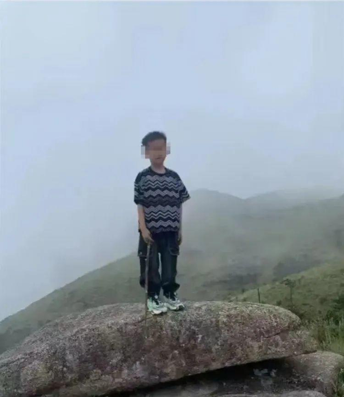 邹某某。