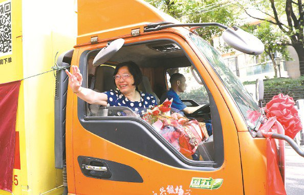             海防路、新丰路、西康路项目搬场，居民和邻里挥手告别          