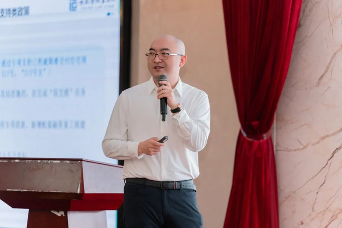 　　陈忠楠律师授课中