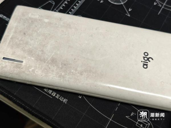“战损版”充电宝 受访者供图