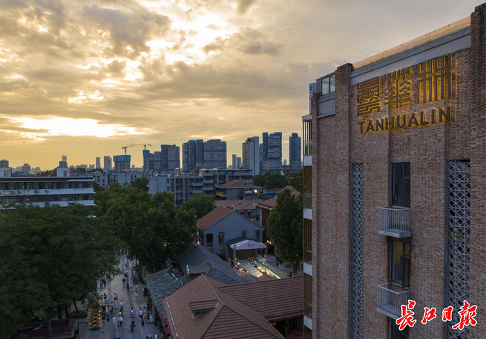 傍晚的昙华林街区。记者胡冬冬 摄