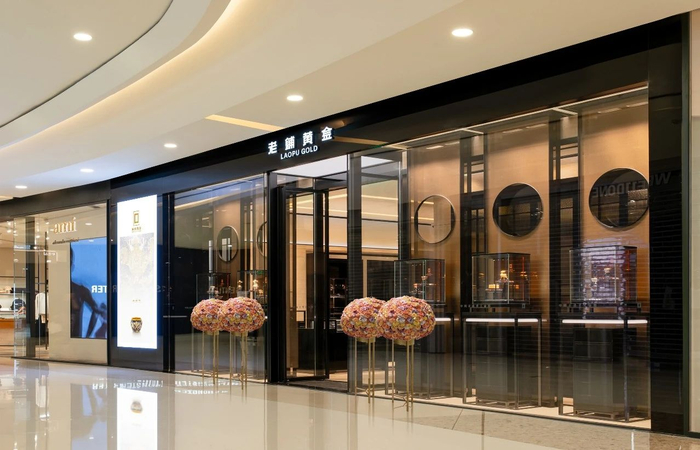 图片来源：老铺黄金