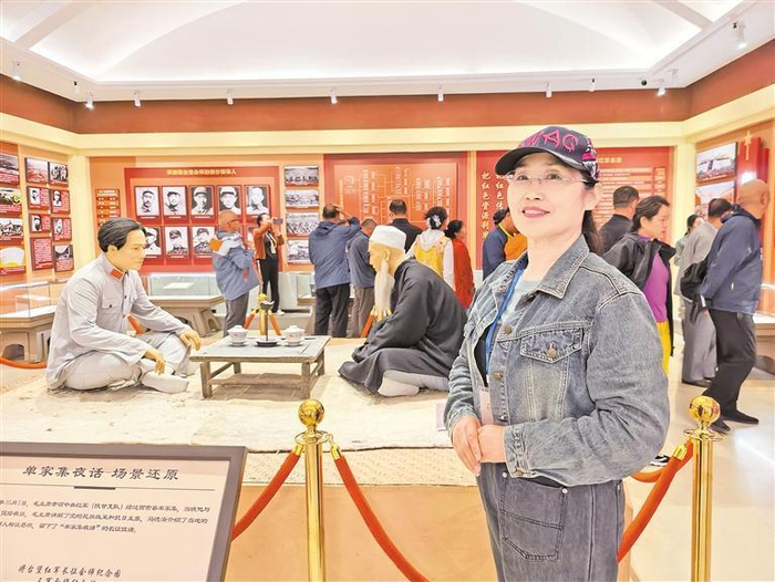　　何玉华在西吉县吉强镇龙王坝村参加活动。　（图片由受访者提供）