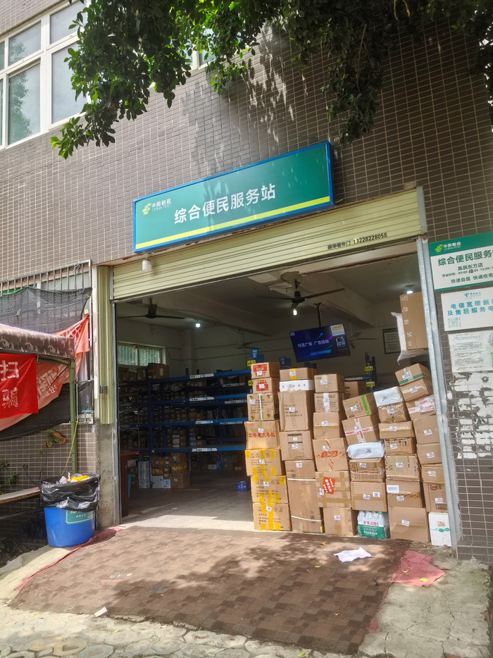 　　成都小区快递驿站普遍缺乏安全警示。 刘铭/摄