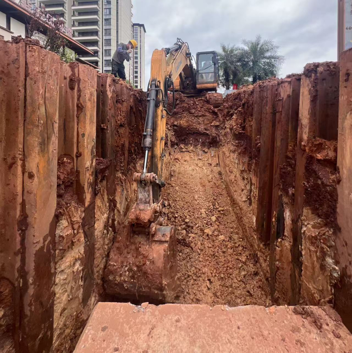 图为建设中的贺州市中心城区排水防涝提升工程建设现场。
