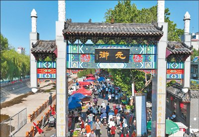 河北省邢台市信都区“元街早市”。人民日报通讯员 陈 雷摄