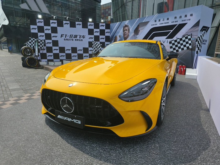 上图为RAW拍摄同时生成的JPG文件，同样2亿像素，容量达到36.5MB。下面看一下其1:1细节。