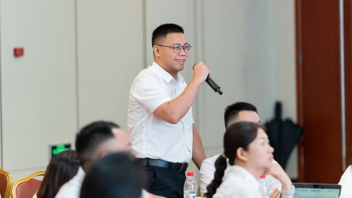 　　学员与陈忠楠律师进行探讨交流