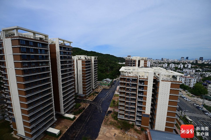 6月26日，三亚市吉阳区临春村安置区项目（一期）。记者 沙晓峰 摄