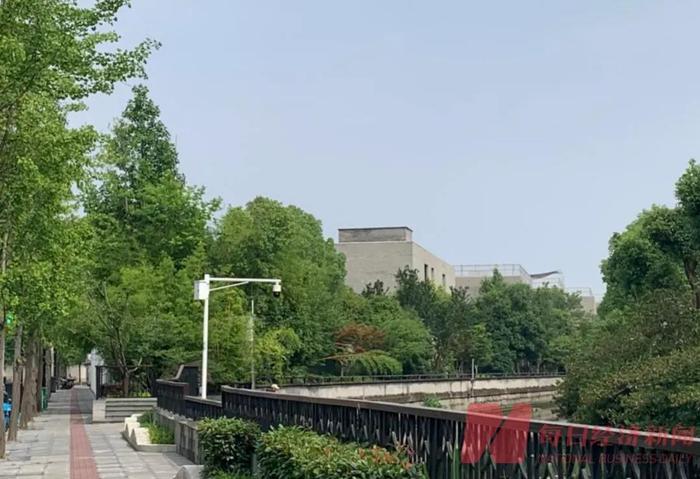 更令人费解的是,它已经建了17年。