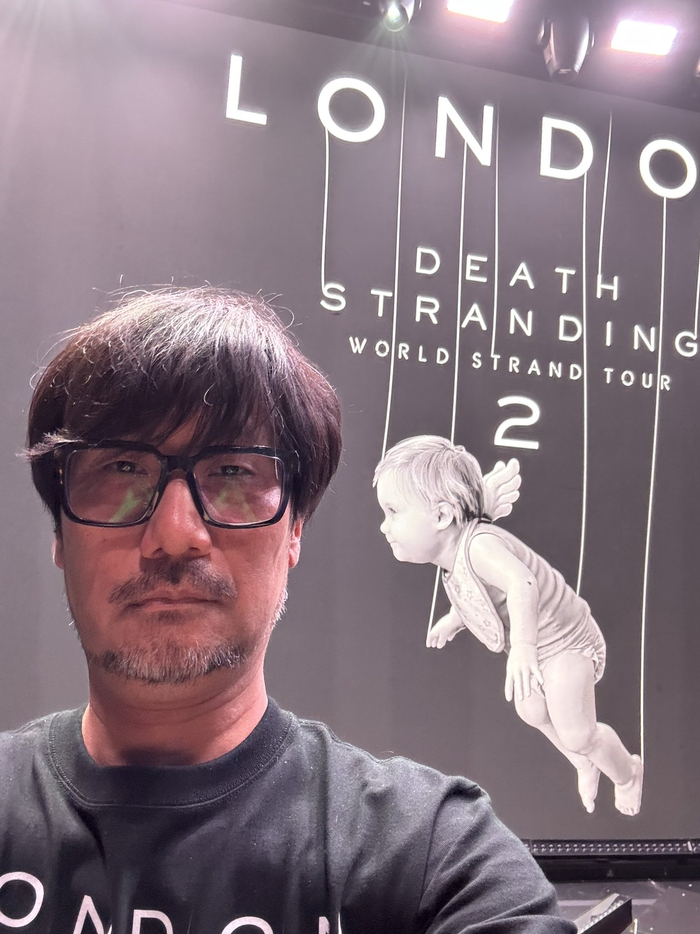 ▲ 小岛秀夫此前于 X 平台发布的工作照，图文无关