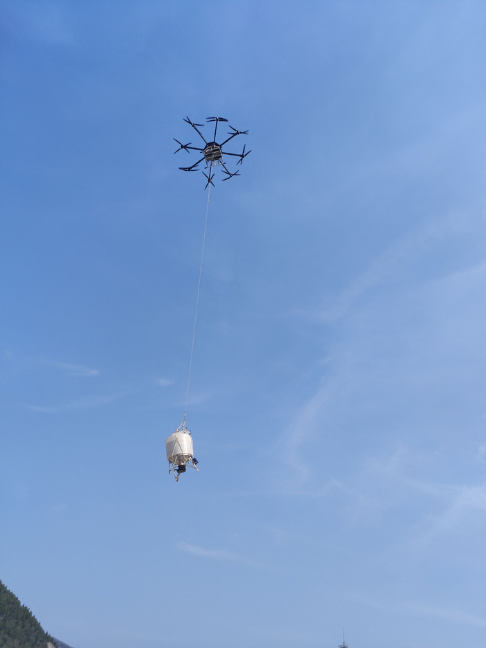 在林州任村镇开展的多旋翼作业。