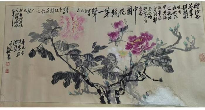 赵战生老人家里收藏的牡丹国画