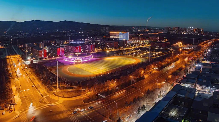 山西电子科技学院夜景。图/视觉中国