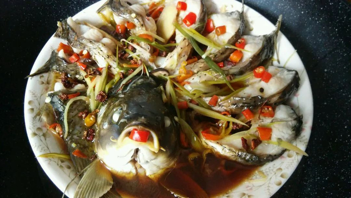 清蒸鲤鱼。