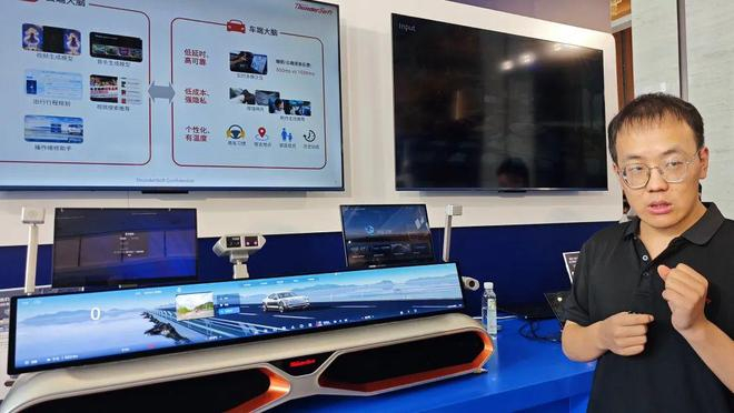 中科创达展示的端侧 AI 解决方案，可以让 14B 模型在骁龙 8797 上运行 | 图片来源：视觉中国