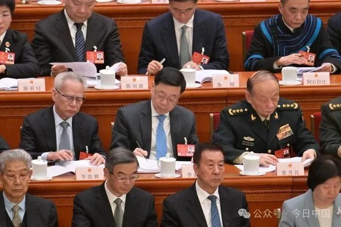 2025年3月5日，李家超在北京列席全国人大会议开幕会