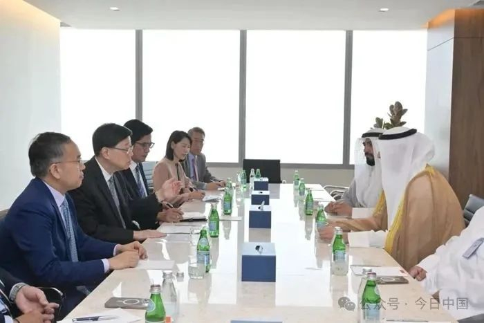 2025年5月14日，李家超在科威特与科威特直接投资促进局代表会面