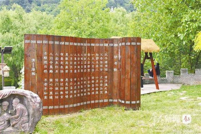 太白县咀头镇白云村以匠心雕琢村居环境，让游客享受惬意的田园生活（资料照片）。 通讯员 张思雨摄