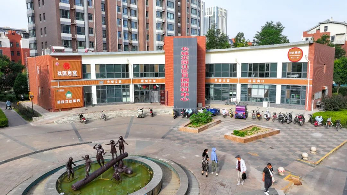 ▲这是2024年6月20日拍摄的宁夏银川市金凤区长城花园社区日间照料中心（无人机照片）。新华社记者 冯开华 摄