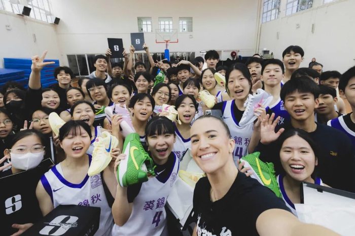 萨布丽娜中国行