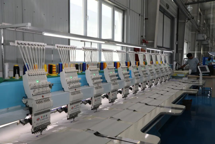 6月26日，新疆群衣邦服饰有限公司年产60万件（套）服装生产线项目在库尔勒经济技术开发区正式投产。