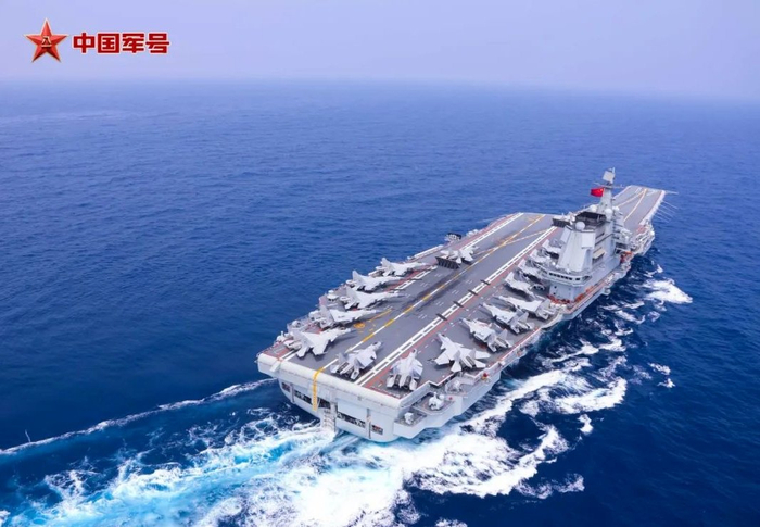 山东舰满载舰载机的训练画面，图源：“中国军号”微信公众号