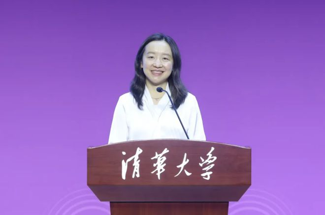庄莉受邀参加2023级研究生开学典礼（图片来源：清华大学计算机系校友会）