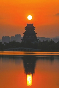 东安阁日出。蒋涛摄