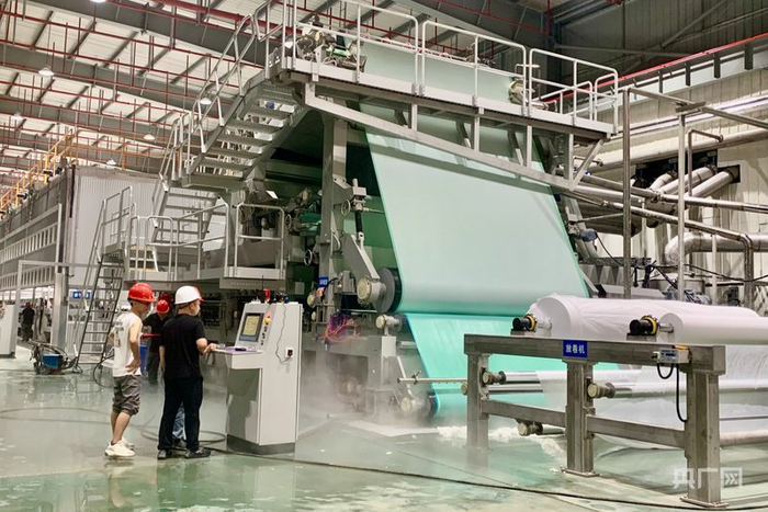 龙美医疗器械生产车间（央广网记者  罗晓英  摄）