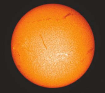 深圳市天文台近期拍摄的太阳。　　深圳天文台供图