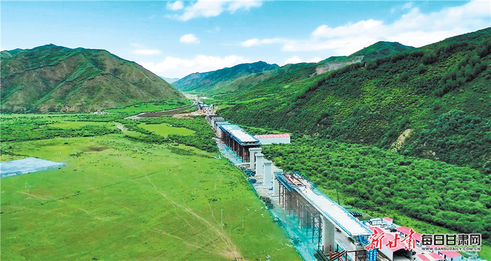 西成铁路4标建设现场。 甘南州交通运输局供图