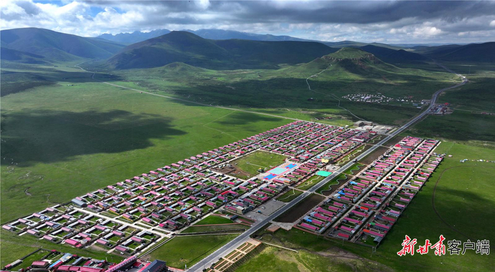 碌曲县尕海镇尕秀村洁净秀美。新甘肃·甘肃日报通讯员后俊摄