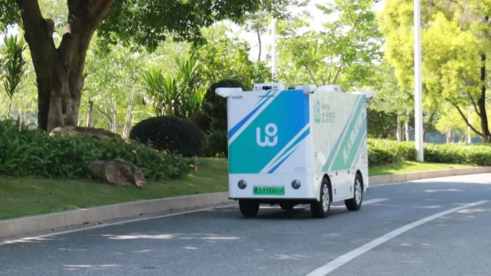 文远知行W5无人物流车“穗S·F0001试”上路
