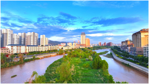 图为乐都区湟水河两岸