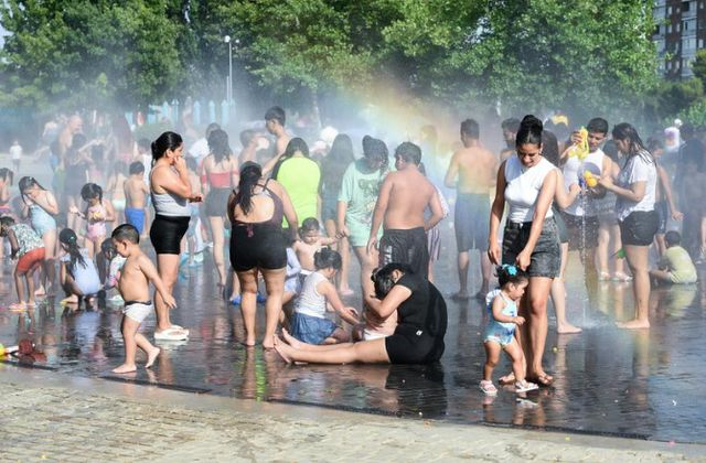 西班牙从6月28日开始迎来今夏新一轮热浪。图片来源：新华社发 古斯塔沃·巴连特摄
