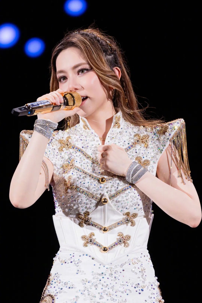 图源邓紫棋社交账号