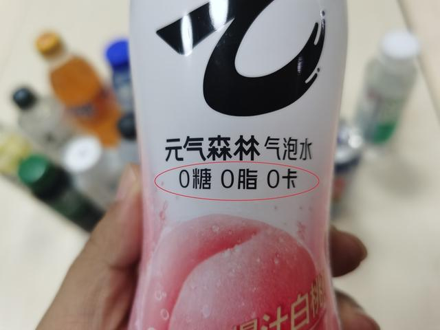 元气森林热销的气泡水主打“0”概念。 陈玺撼摄