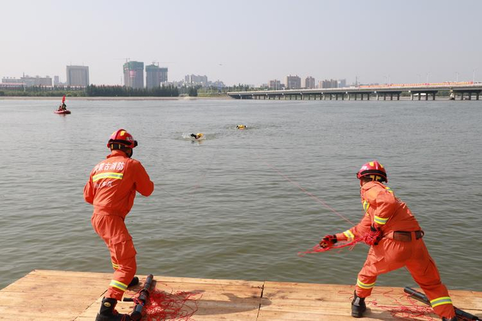 　练精兵,促防汛。（资料图）