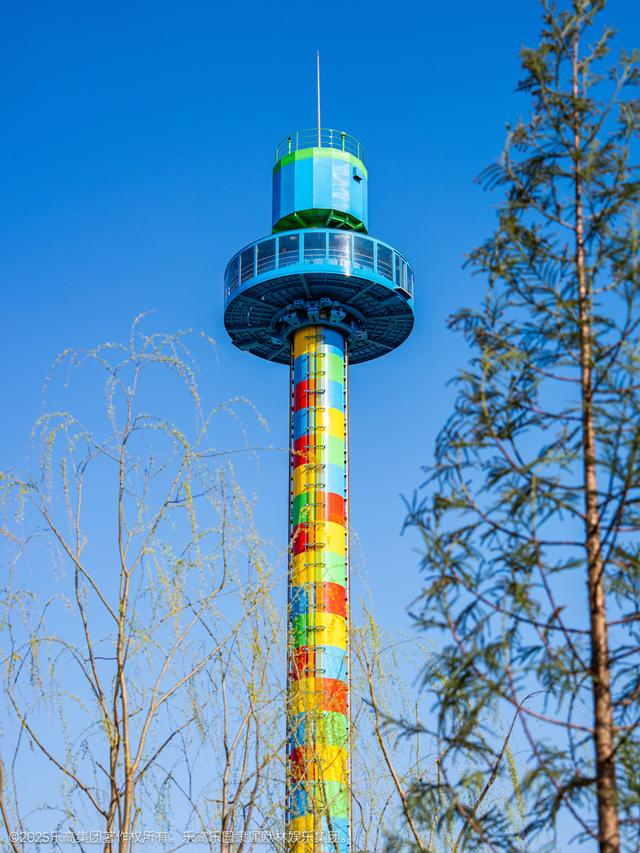 60米高的乐高乐园观光塔。上海乐高乐园供图