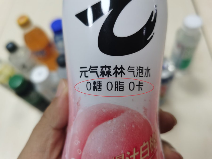 元气森林热销的气泡水主打“0”概念。 陈玺撼摄
