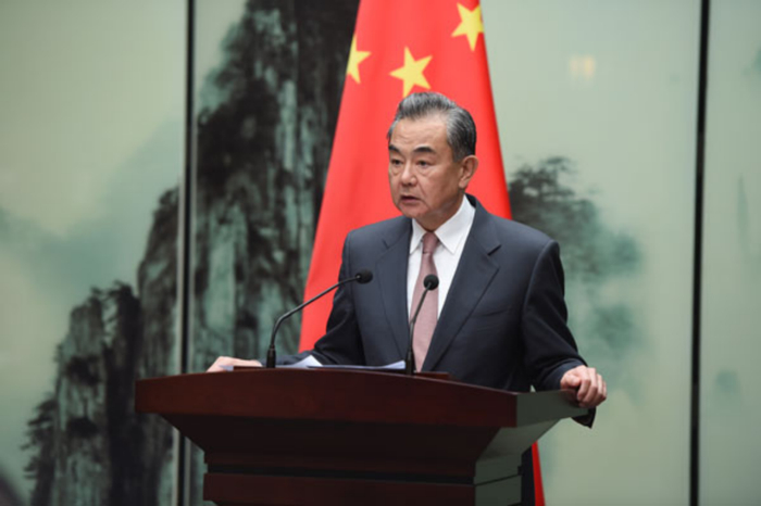 2022年3月31日，国务委员兼外长王毅在安徽屯溪主持召开第三次阿富汗邻国外长会和阿富汗邻国与阿临时政府首次外长对话会，并在会后的新闻发布会上介绍会议重要共识和成果，回答记者提问 图：外交部网站