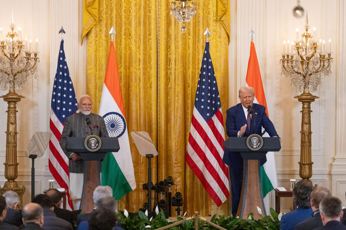 2月13日，美国总统特朗普（右）与到访的印度总理莫迪在华盛顿白宫出席联合记者会。新华社记者胡友松摄