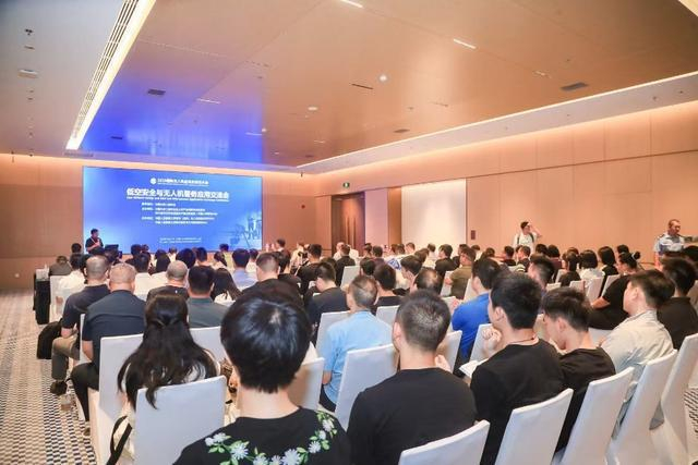 同期会议现场图