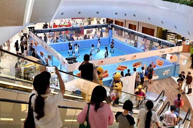 社区篮球竞技探索可持续的运动商业新模式。文汇报记者 陈龙摄