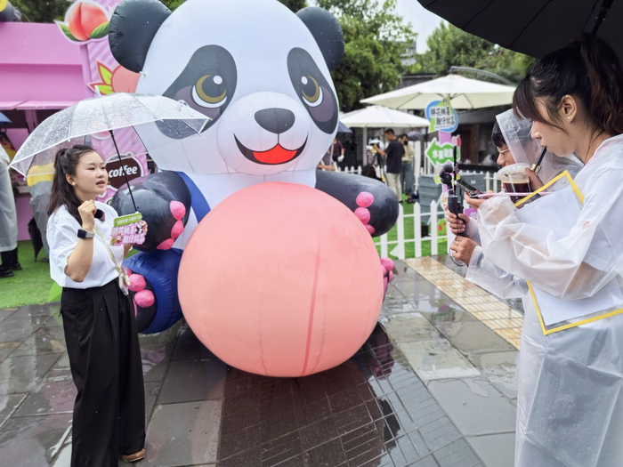 福市集品牌快闪活动网上直播现场。文铭权摄影