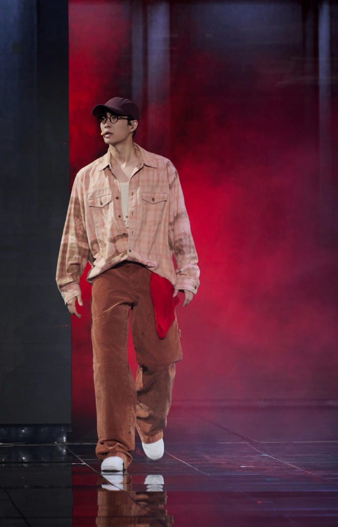 图据张艺兴工作室微博