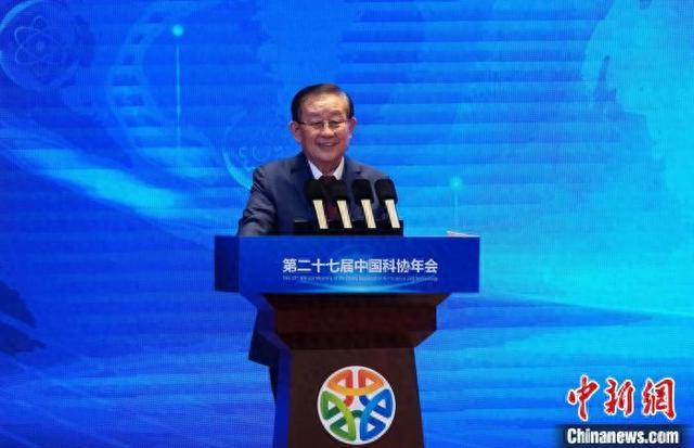 中国科协主席万钢出席主论坛并致辞。中新网记者 孙自法 摄