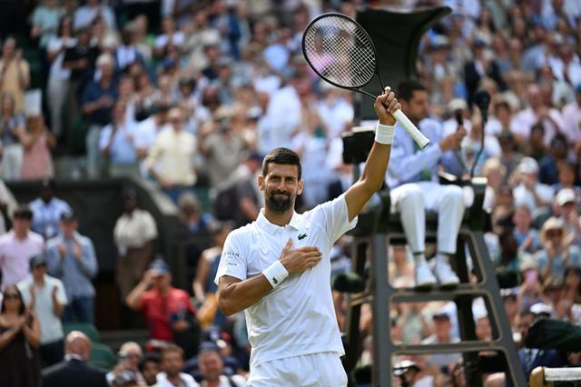 德约科维奇在比赛后庆祝 新华社记者 赵丁喆 摄