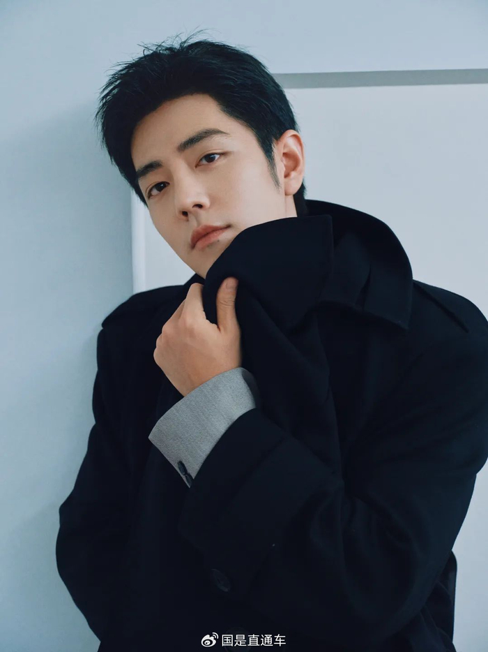 黑色大衣 BINGJIE PENG